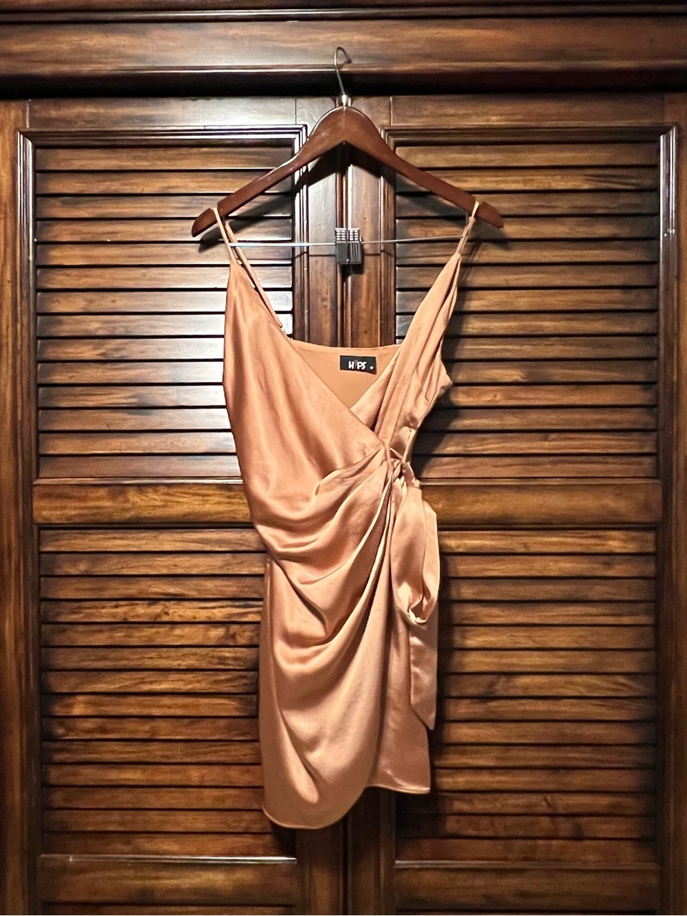 HIPS Rose Gold Satin Ruched Wrap Mini Dress Side Tie‎ Adjustable Straps Size Med